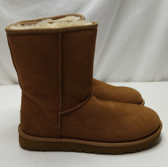 UGG Classic Short II Boots in Chestnut - Picture 4 of 8